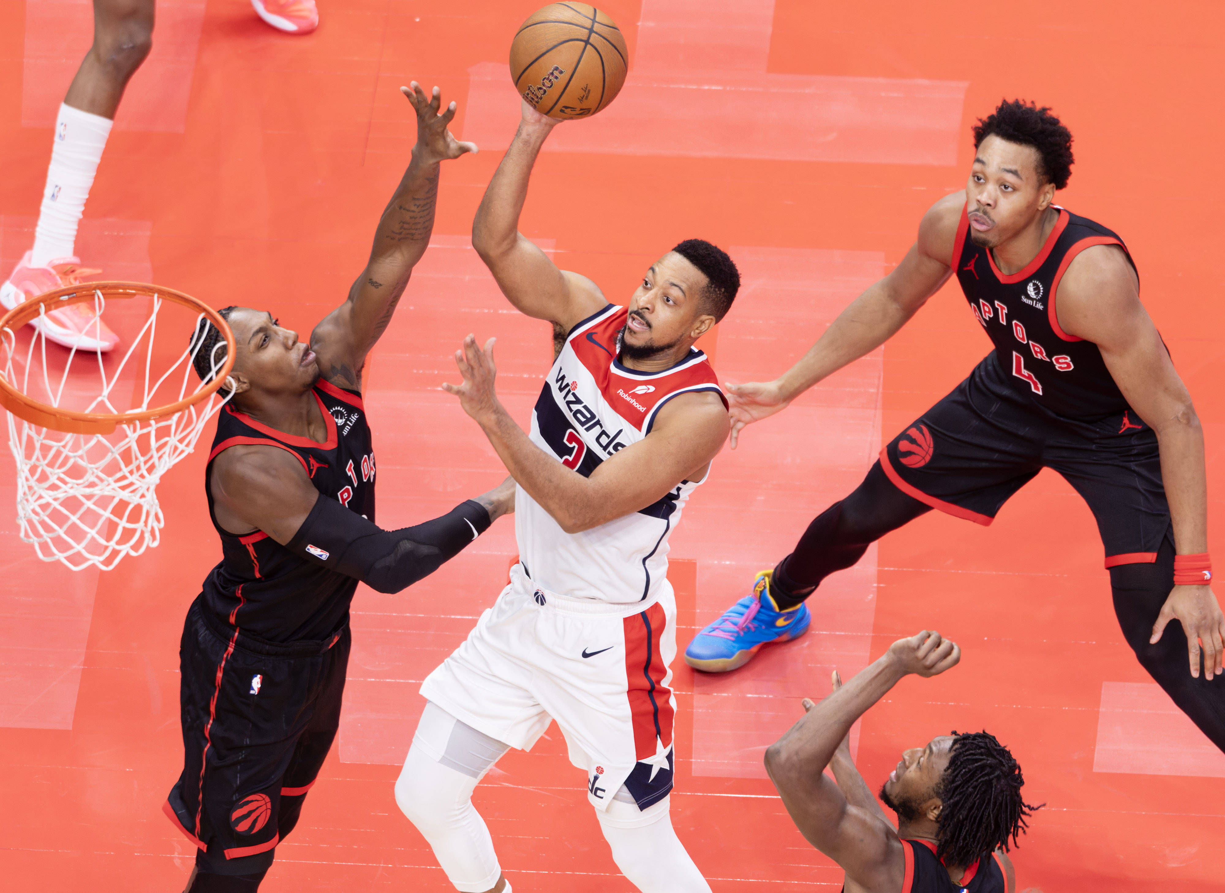 九游体育-太狠了！多伦多猛龙围绕NBA总决赛篮板制胜关键时刻阿贾克斯备战国王杯，费耶诺德冲刺阶段状态回暖