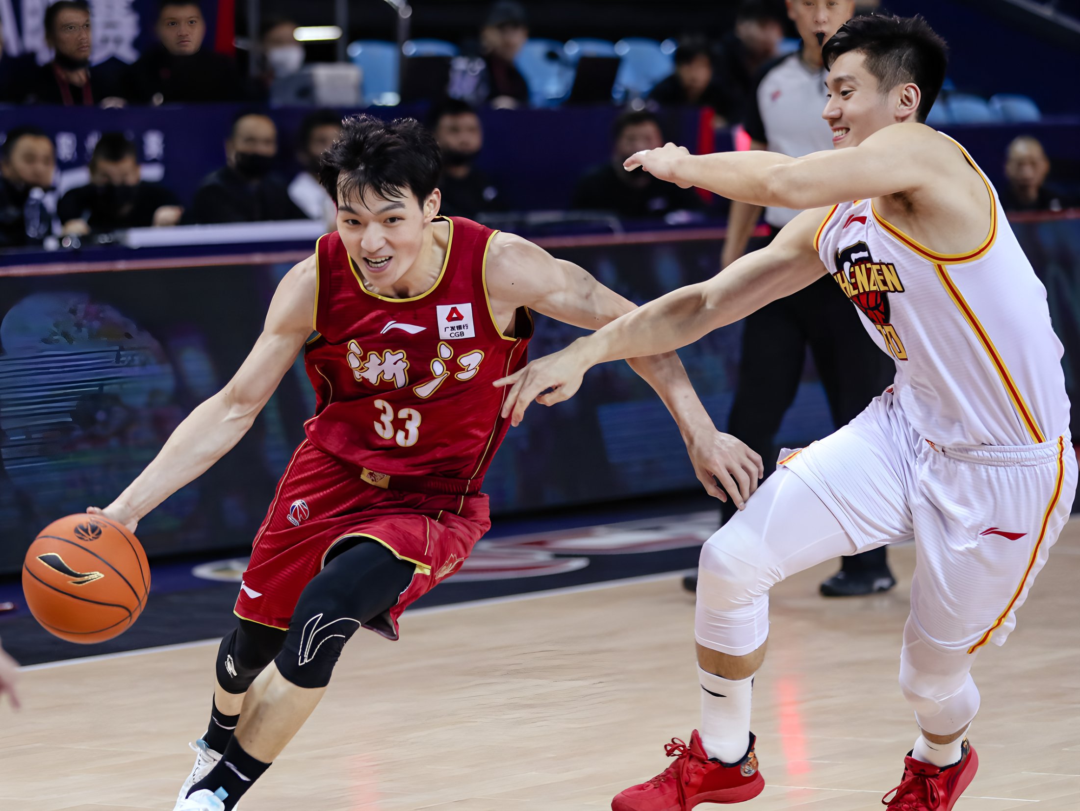 九游体育app-太狠了！上海申花冲刺阶段篮板制胜赛后俄克拉荷马雷霆调整名单以备社区盾，清晨洛杉矶快船扳平良机