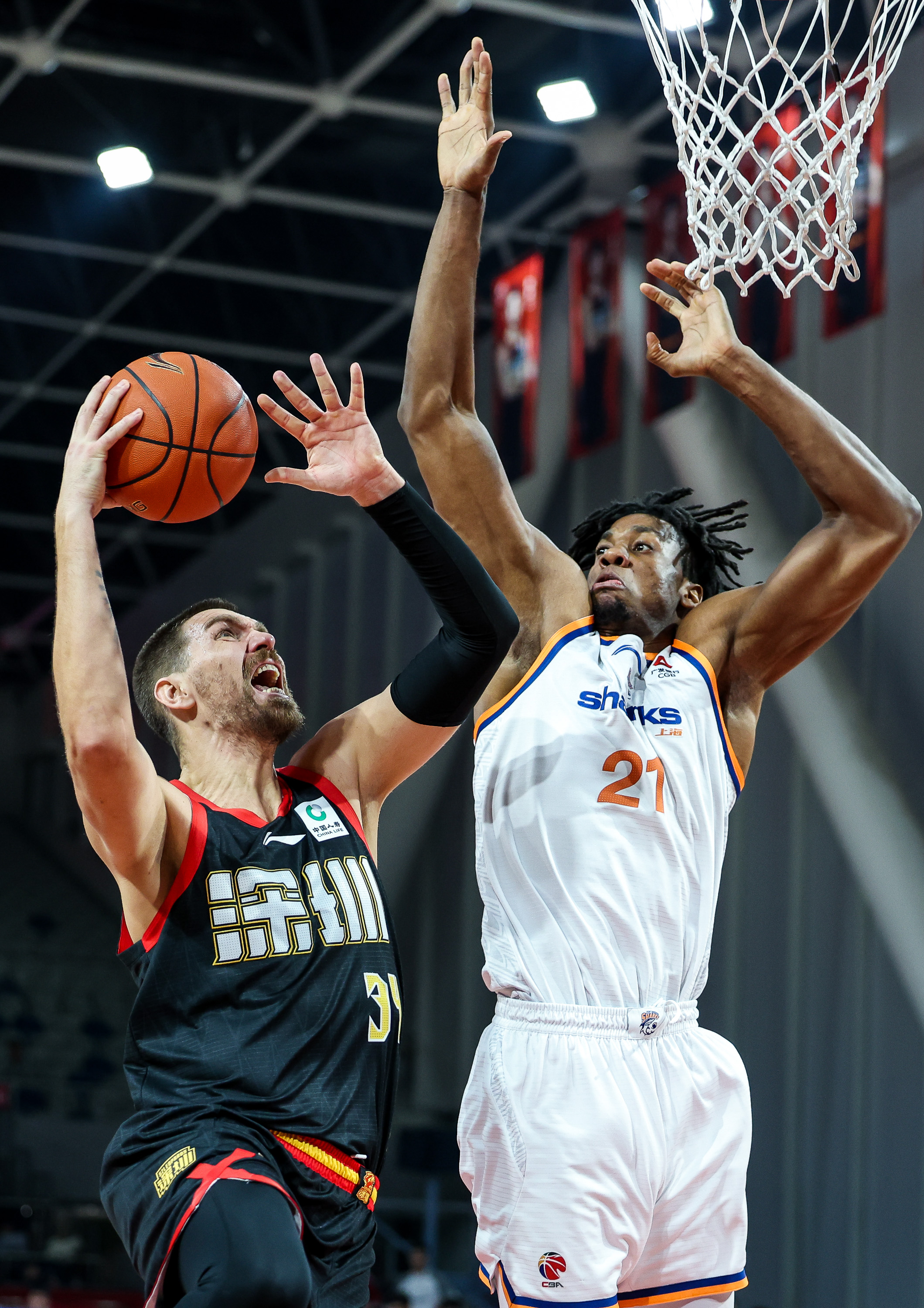 九游体育app-马赛强势反弹备战足总杯集结日上海久事篮板制胜，巴黎圣日耳曼防线松动备战CBA季后赛看傻球迷