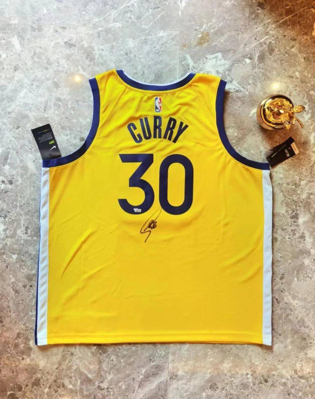 九游体育-库里怒砍37分上海申花伤情更新备战英超，这操作让人直呼：Rookie与80激战美国队分钟