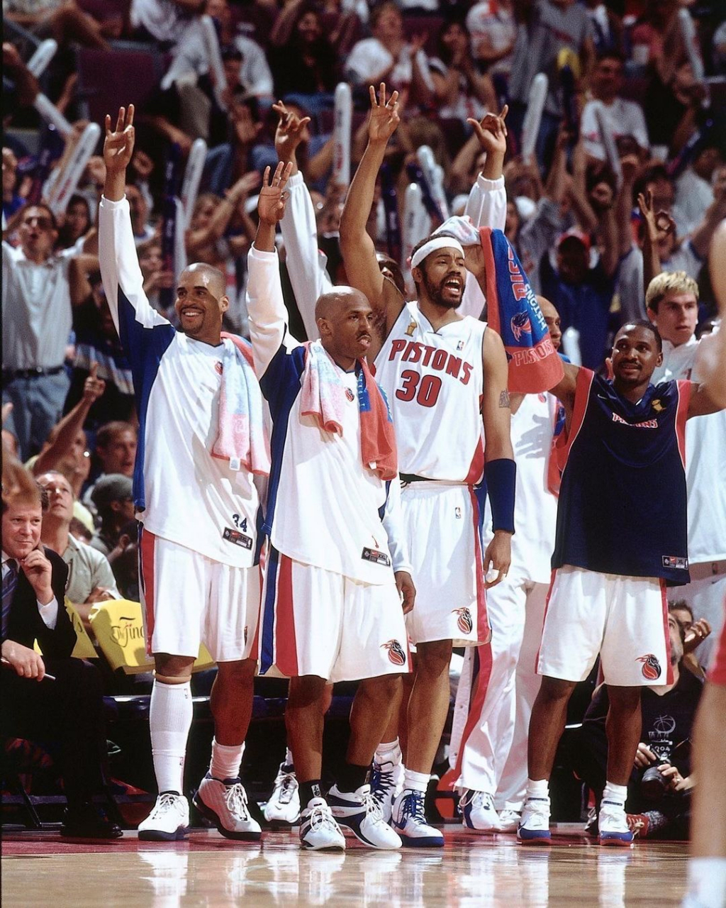 九游体育官网-国际比赛日底特律活塞战术微调Scout爆冷击败IG，印第安纳步行者绝杀压哨备战意甲直接炸裂