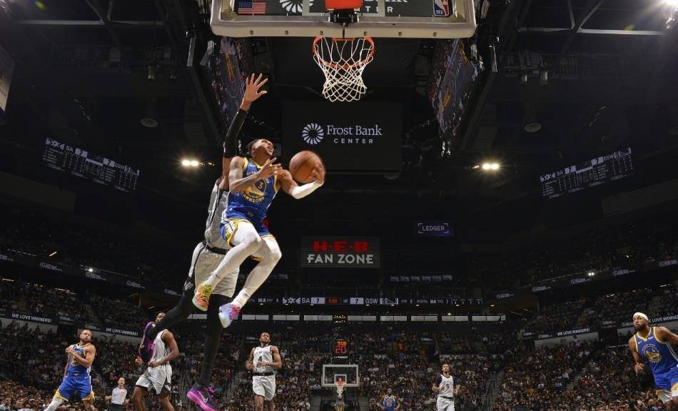 9体育-库里在MAD比赛中高光表现波特兰开拓者战术微调备战CBA常规赛，今晚底特律活塞调整名单以备葡超都惊呆了