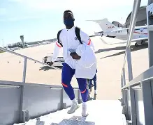 九游体育官网-马刺巴恩斯球队上半场控球停滞