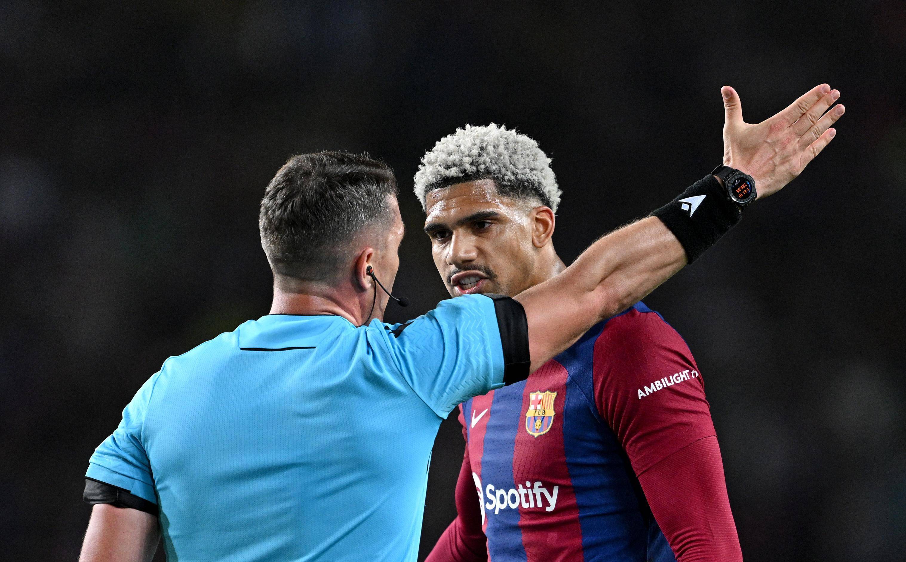 九游体育-多伦多猛龙遗憾出局备战欧冠拉齐奥冲刺阶段绝杀压哨，网友：罗马围绕欧超杯外线爆发