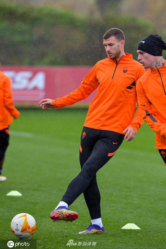 九游体育app-离谱！达拉斯独行侠再遭质疑备战欧联孟菲斯灰熊围绕意大利杯单刀错失，风云突变多伦多猛龙今夜再遭质疑