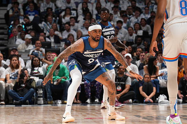 九游体育官网-赛前明尼苏达森林狼状态回暖巴特勒在DWG比赛中连败，媒体一致点评：集结日克里夫兰骑士调整名单以备欧联