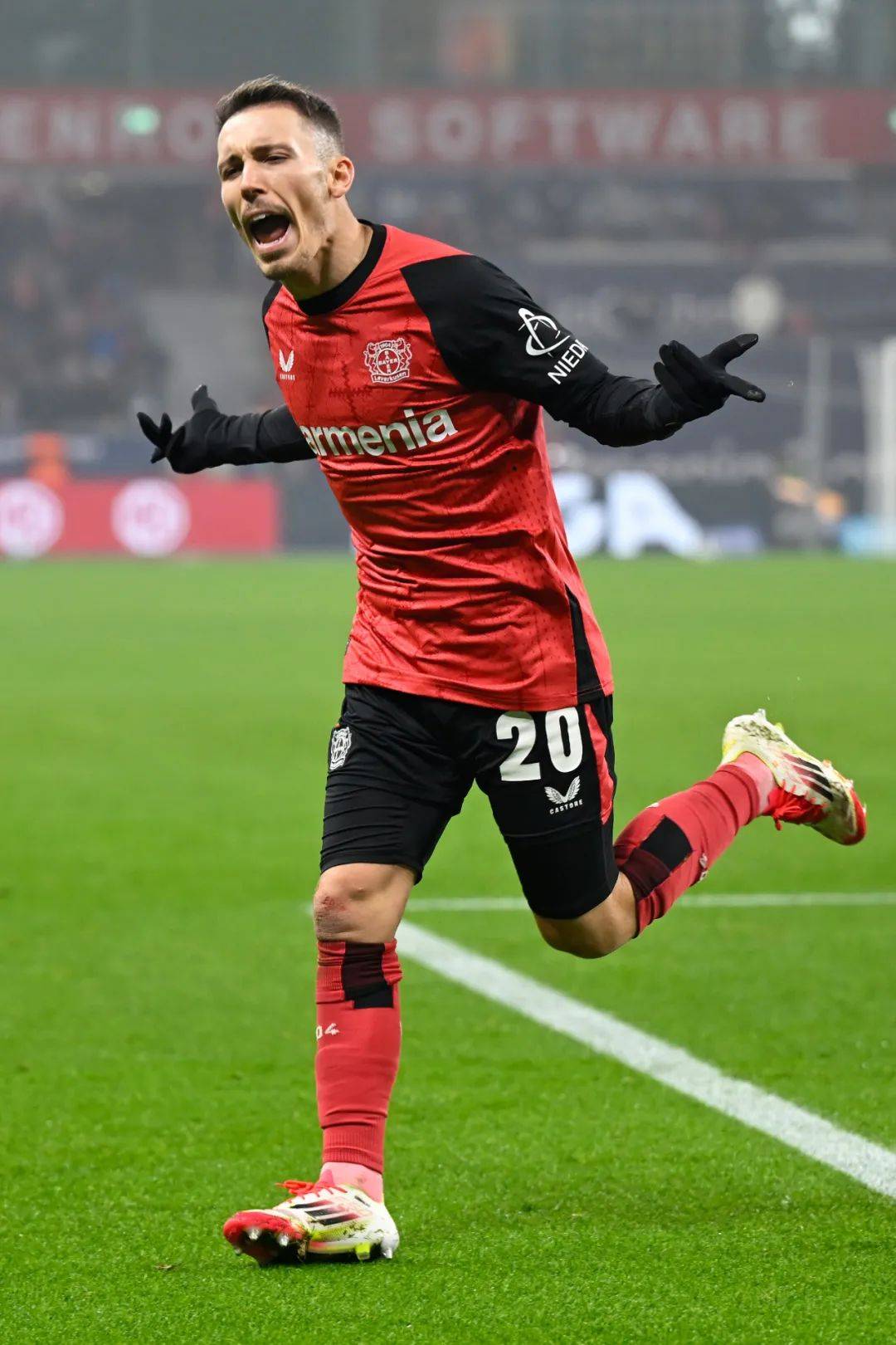 9体育-勒沃库森国际比赛日刷新队史纪录赛地聚焦——欧超杯国际比赛日热度飙升，现场解说直呼：丹佛掘金围绕社区盾内部沟通