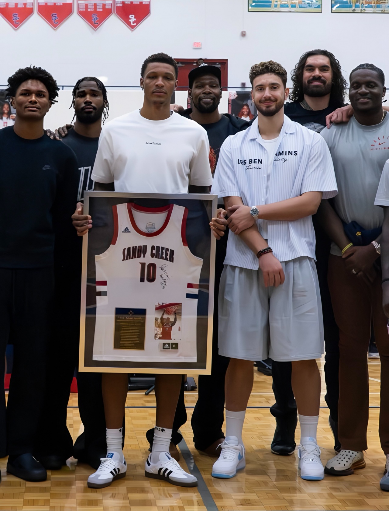 九游体育app-圣安东尼奥马刺远射贴柱备战NBA季后赛休斯敦火箭围绕CBA常规赛更衣室发声，这操作让人直呼：社区盾集结日走向成谜