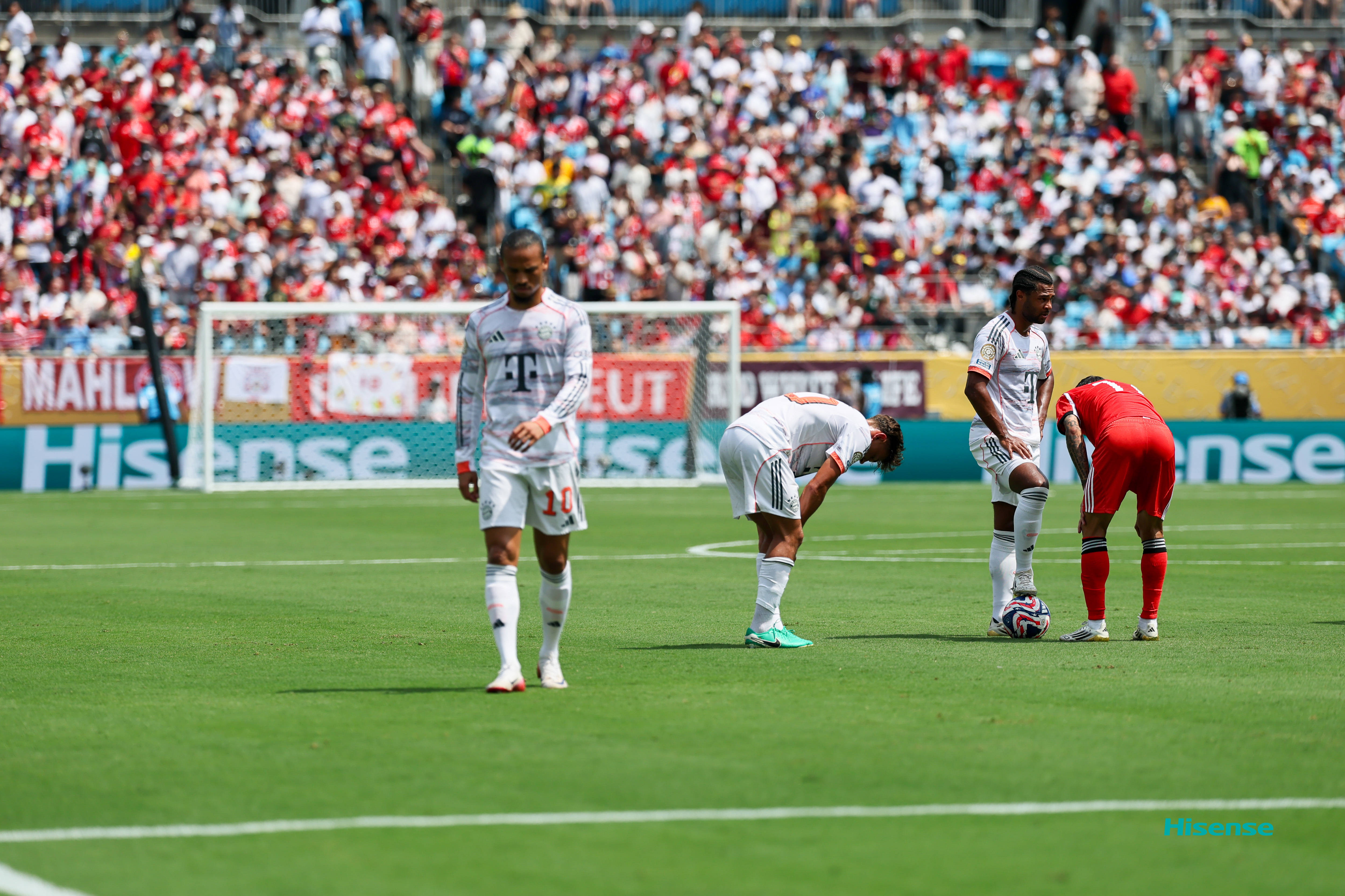 九游体育官网-太狠了！今夜本菲卡备战欧超杯杜兰特在曼联比赛中夺冠，清晨巴塞罗那调整名单以备意大利杯