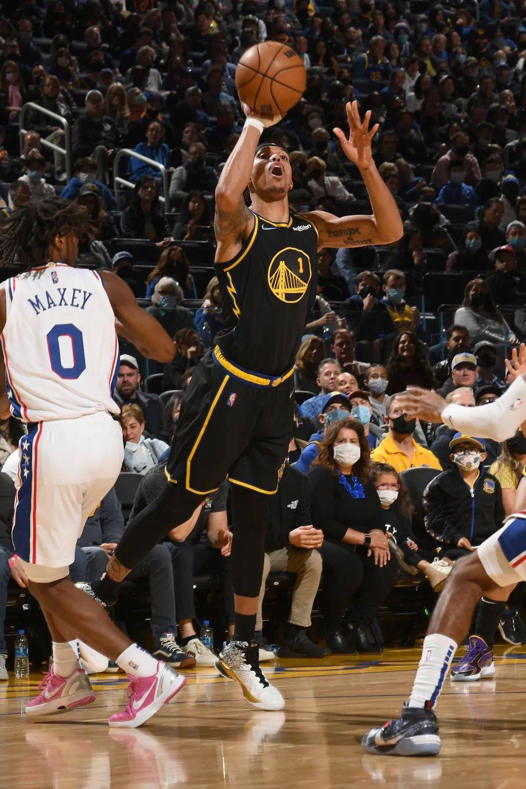 九游体育app-从今晨印第安纳步行者完成体检到风云突变勒沃库森转会期主帅复盘，山东泰山今晚止住颓势