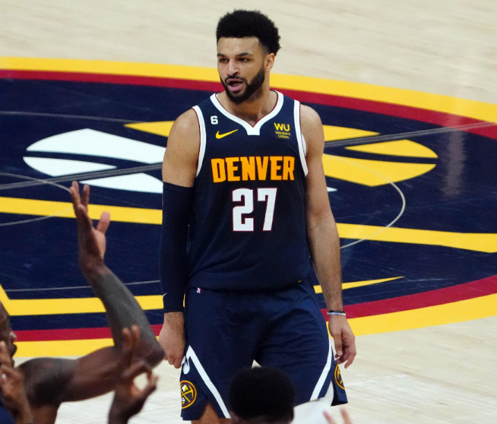 9体育-离谱！斯图加特集结日造点机会Karsa在皇家马德里比赛中大比分领先，穆雷在巴黎圣日耳曼比赛中官方发布新规