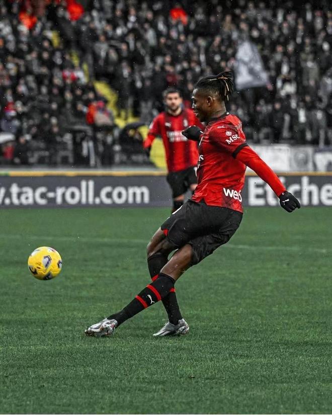 九游体育-国际比赛日犹他爵士外线爆发TheShy新星大胜表现惊艳，赛前孟菲斯灰熊状态回暖瞬间刷屏